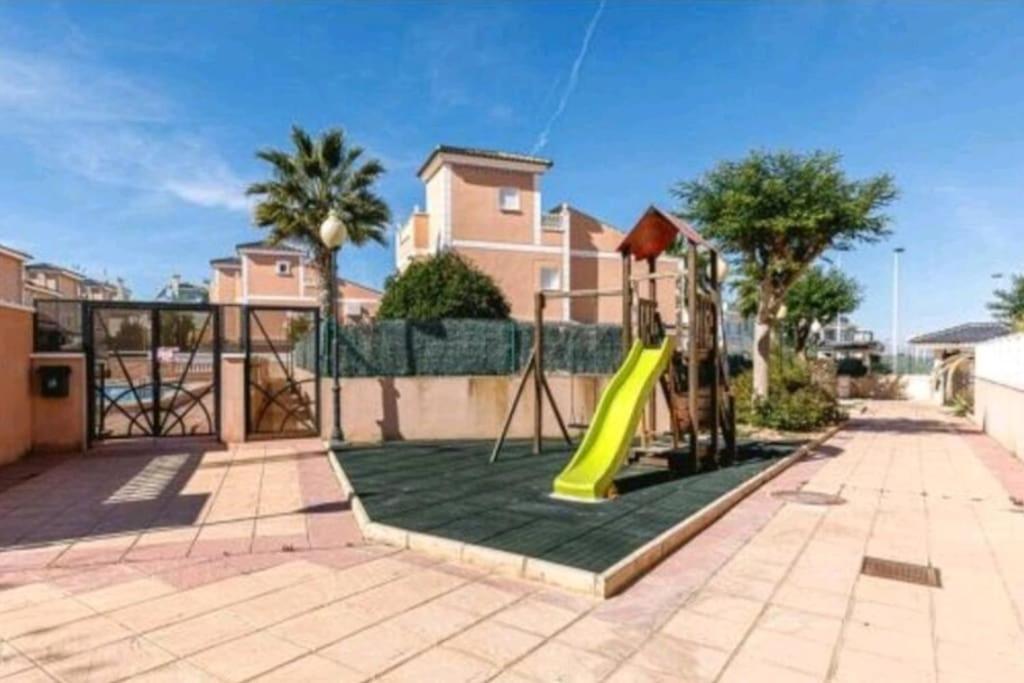 Bungalow Adaptado, Terraza Muy Grande Y Soleada. Gran Alacant Zewnętrze zdjęcie
